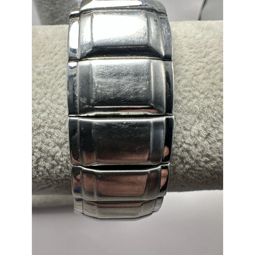 Kenneth Cole it showing